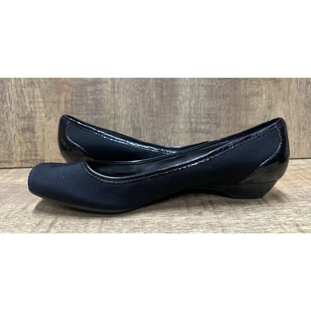BANDOLINO Women size 10 M black nylon patent leather trim flat shoes